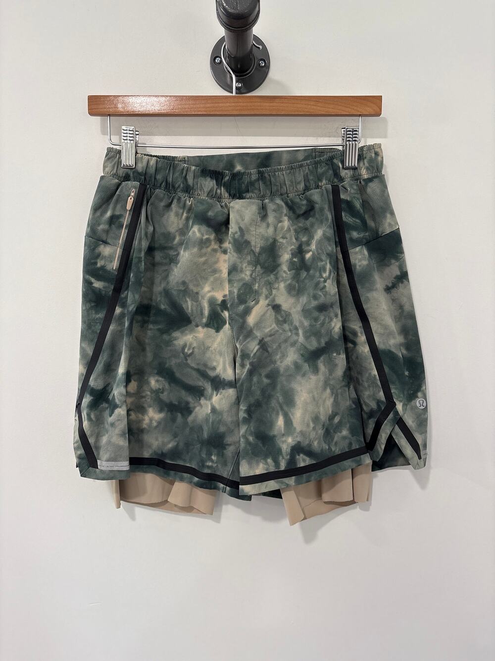 Lululemon Surge Shorts Lined Green Size M